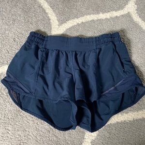 lululemon hotty hot shorts 2.5" size 6 navy!